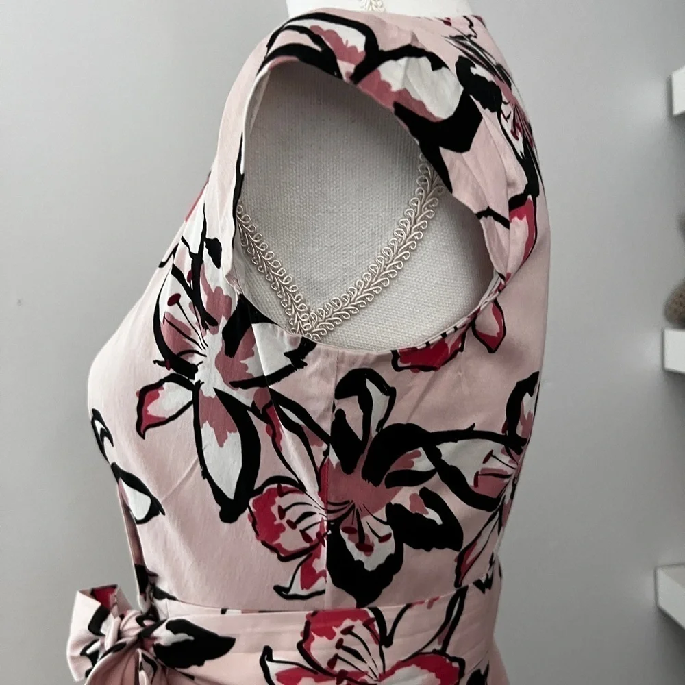 Kate Spade New York Tiger Lily print wrap dress featuring a blush pink base Sz 0